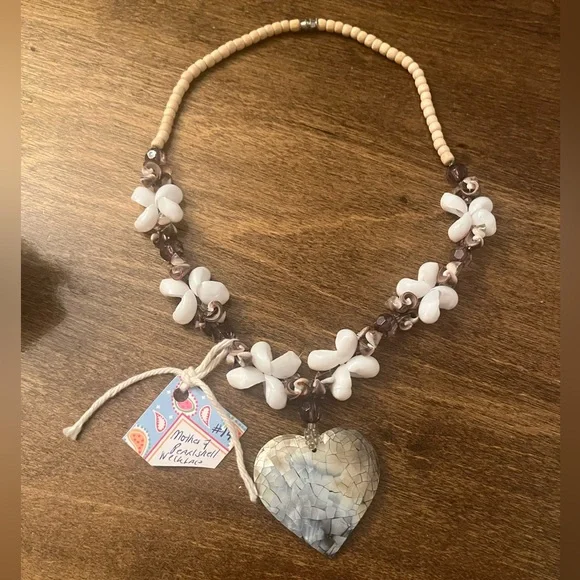 Handmade Mother of Pearl Handmade Shell Necklace with Iridescent Heart Pendant - Picture 3 of 8